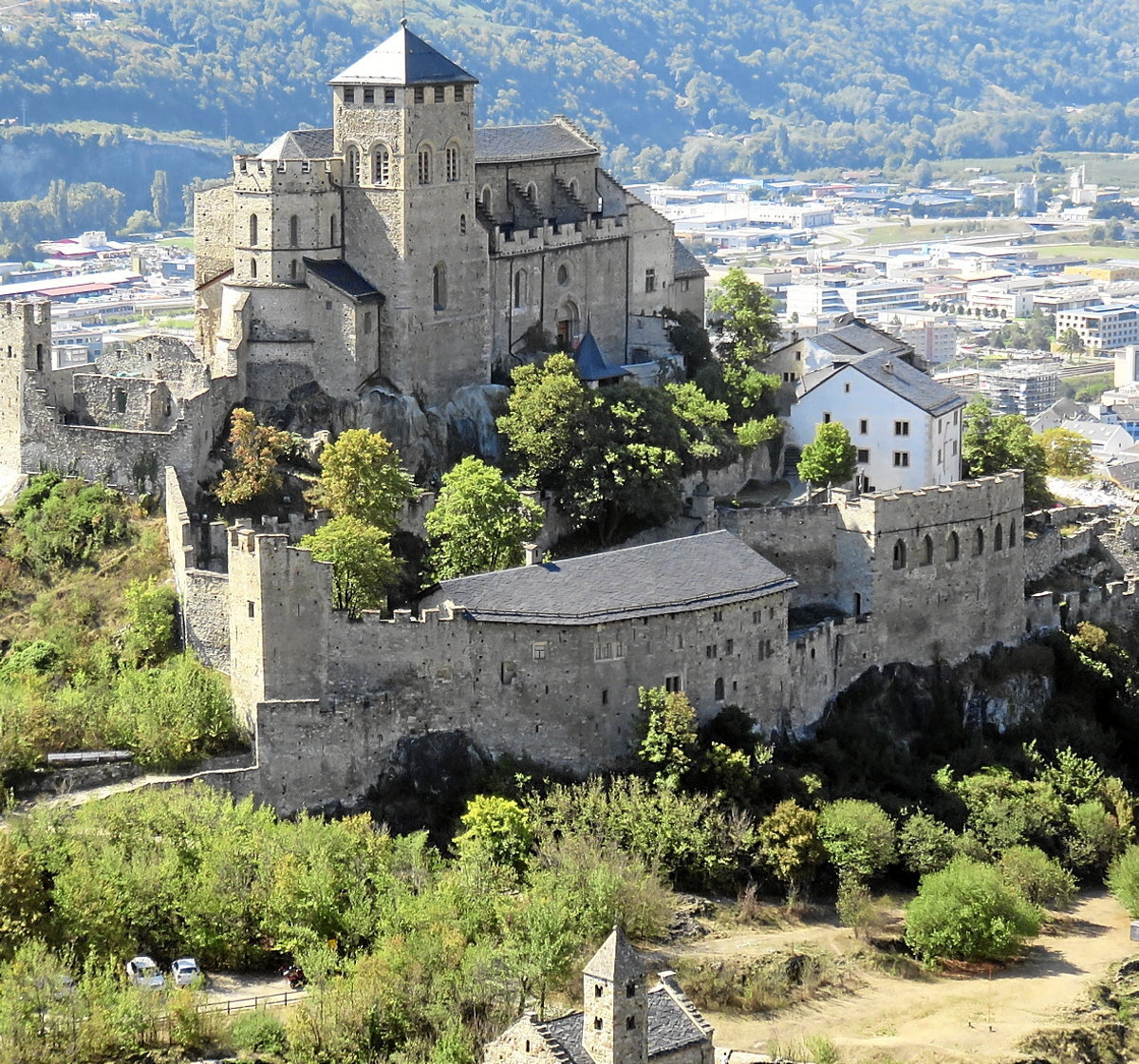 Sion hiriko Notre Dame de Valere eliza. Sion da Valais kantoiko hiriburua.