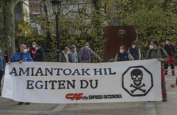 Imagen de una de las muchas protestas que se han realizado en Euskal Herria para denunciar la exposición al amianto.