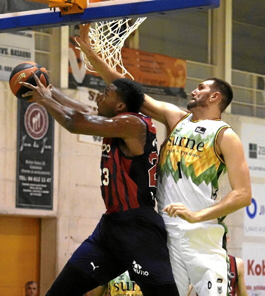 Enoch y Withey en la Euskal Kopa.