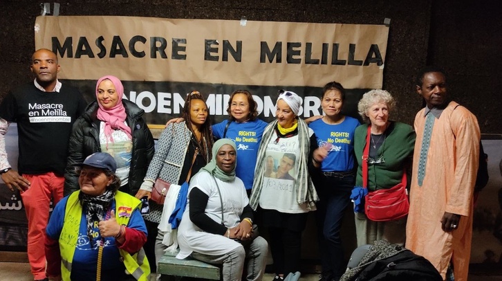 Elkarte ezberdinetako kideek hartu dute parte migratzaileen eskubideen aldeko karabanan.