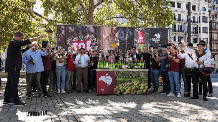 Larunbat honetan hasieta eman diote Topa! ekitaldiari. 