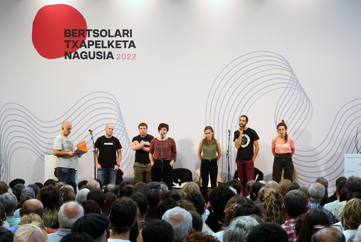 Gotaine-Irabarneko herriko gela goraino bete da.