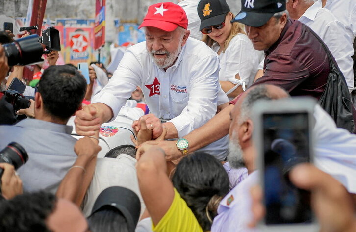 Un seguidor de Lula, en el acto electoral celebrado el viernes por el expresidente en Salvador de Bahía.
