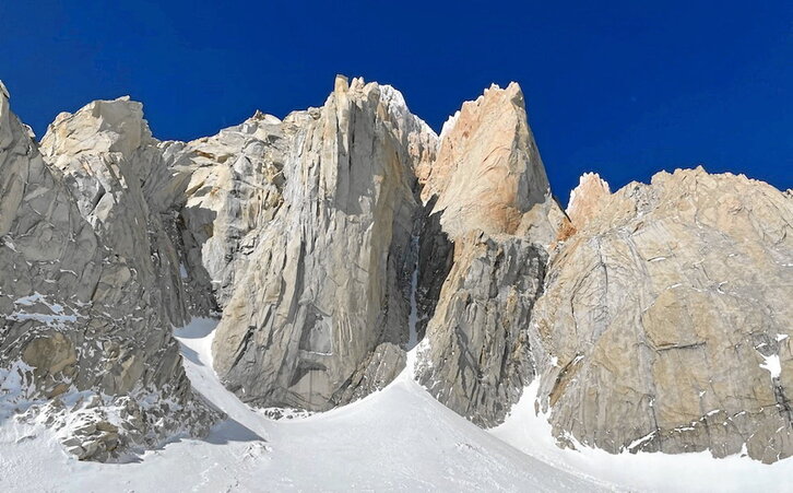 Colin Haley-k Fitz Royn bakarka eta neguan igo zuen bidea: «Supercanaleta».