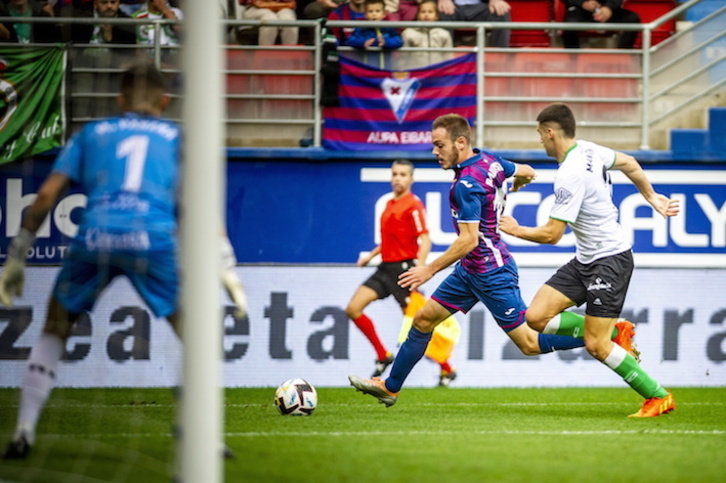 Bautista puede mantener su plaza en el once pese al regreso de Leschuk a la convocatoria.