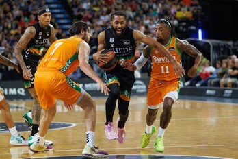 Adam Smith ha sido el anotador más destacado de Bilbao Basket, aunque Ponsarnau lo ha usado de forma muy controlada.