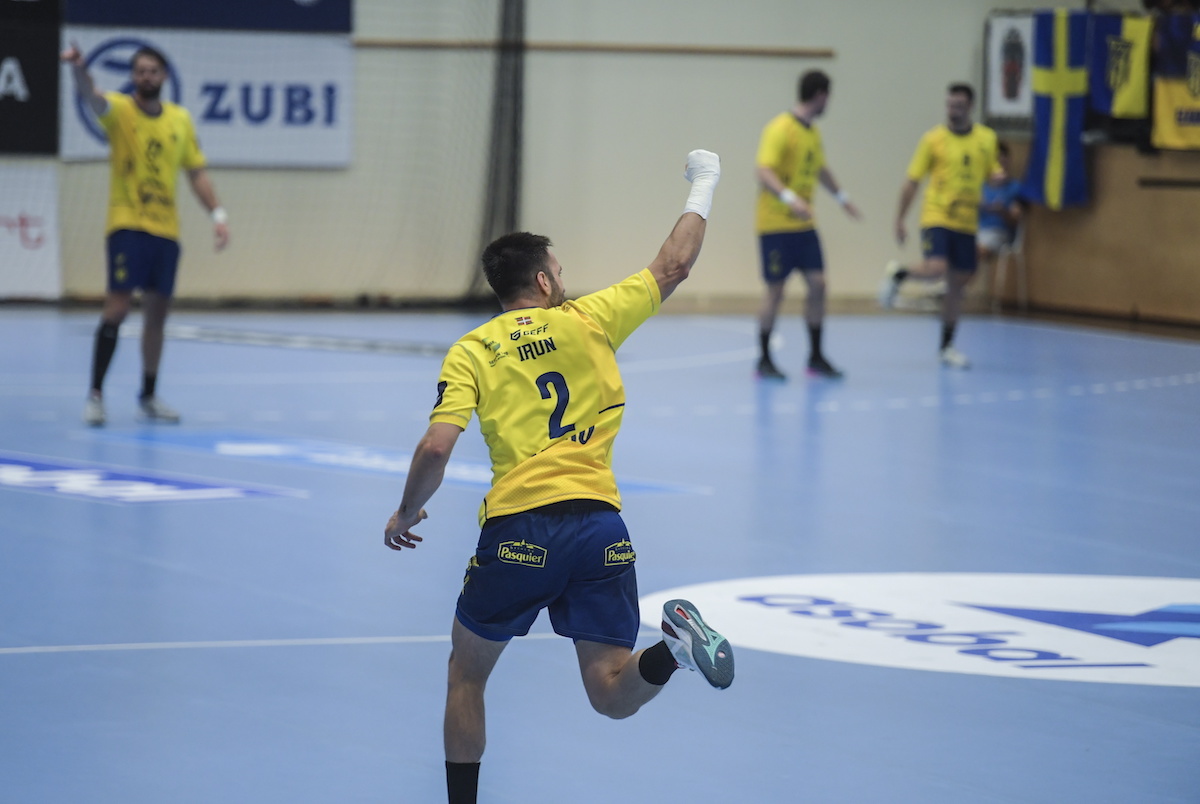 Cavero, tras anotar uno de los diez goles en la ida ante el Kolstad. (Jon URBE/FOKU)