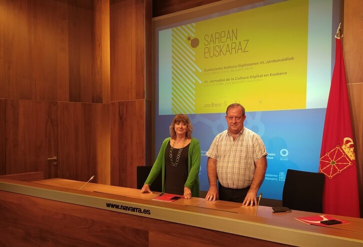 Ana Ollo eta Mikel Arregi egitasmoaren aurkezpenean.