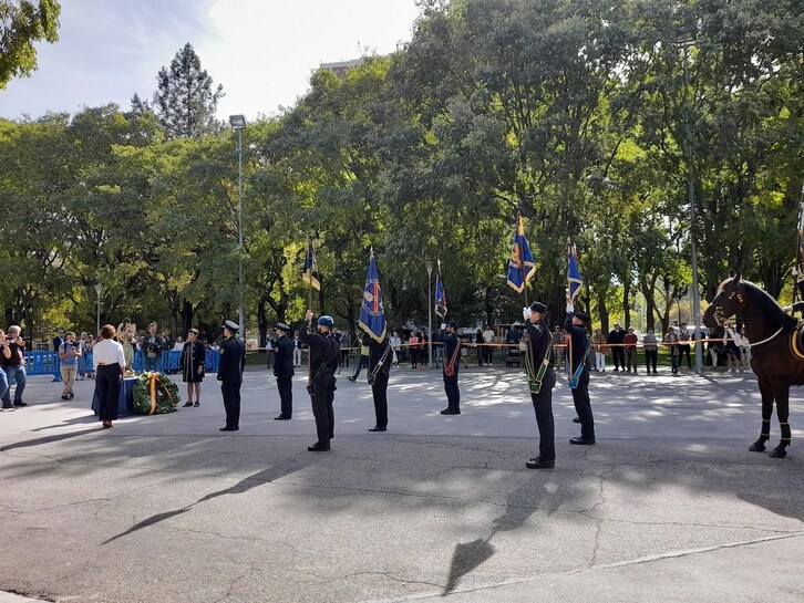 Acto de la Policía española en el parque de Antoniutti de Iruñea para celebrar la festividad de los Ángeles Custodios.