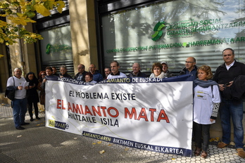 Una de las concentraciones de Asviamie frente al INSS para denunciar las muertes causasdas por el amianto.