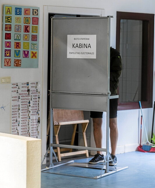 A partir de ahora debe facilitarse el derecho al votoa los vascos en el exterior.