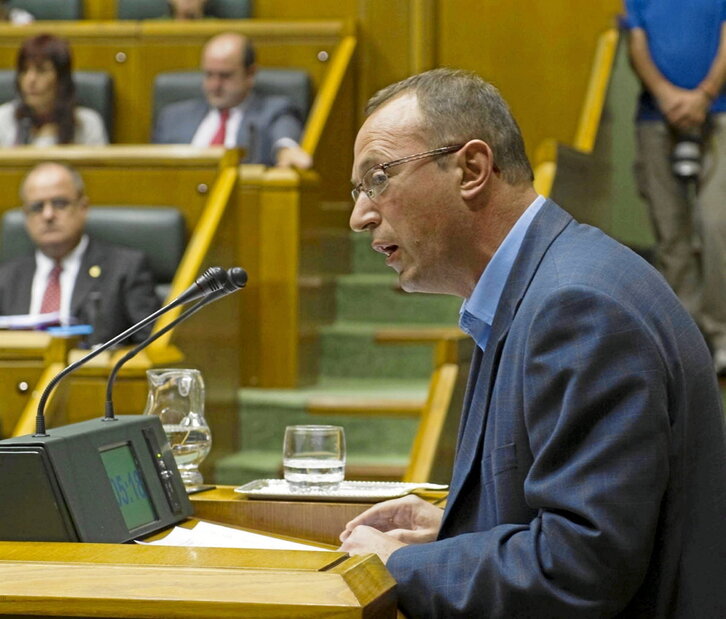 Juanjo Agirrezabala, de EA, llevó al Parlamento la creación de este fondo en 2011.