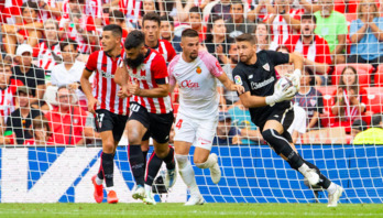 Unai Simón durante un entrenamiento en Lezama.