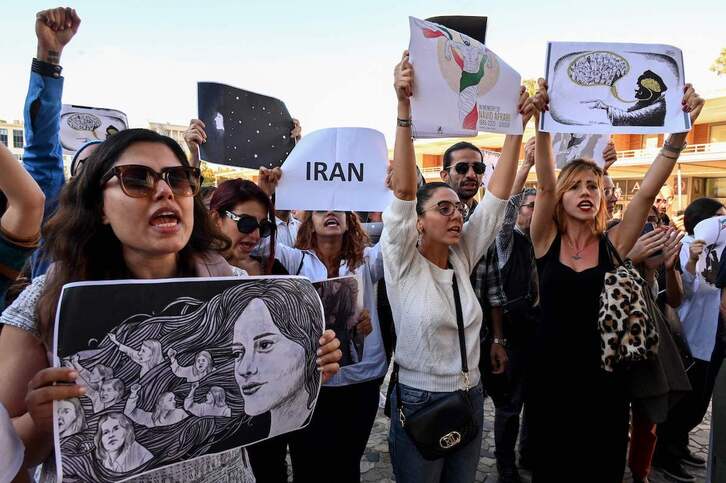 Manifestación en apoyo a la libertad de las mujeres iraníes en Montpellier, Francia.