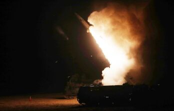 Imagen suministrada por el Ejército surcoreano del lanzamiento de un misil.