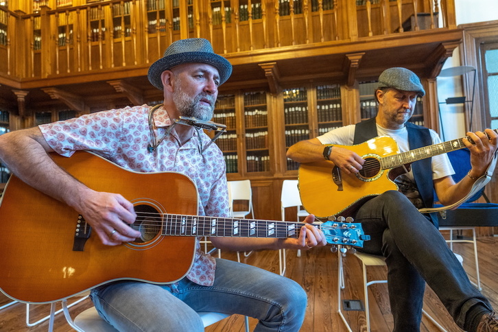 Markos Untzeta ha presentado ‘Ekilibristak’ junto al guitarrista Giovanni Zanon.