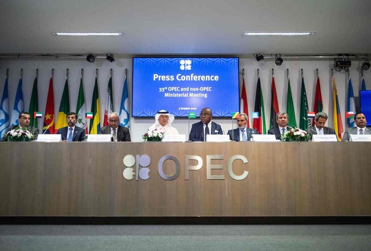 Conferencia de prensa de los representantes de la OPEP.