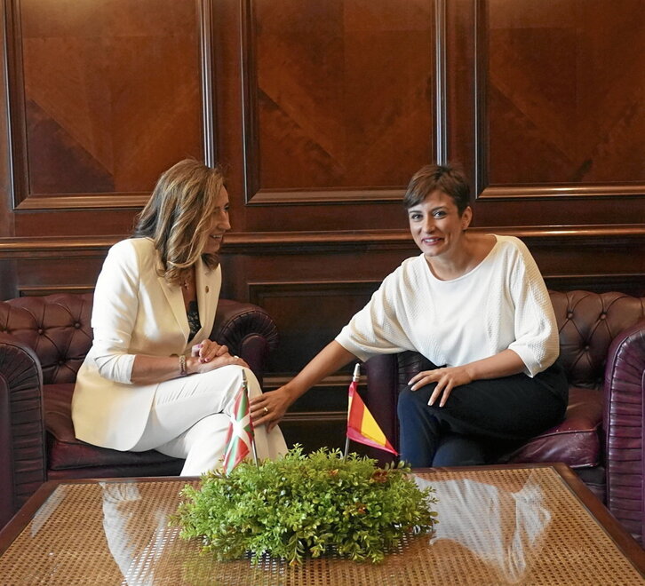 La consejera Olatz Garamendi y la ministra Isabel González, en una cita reciente.