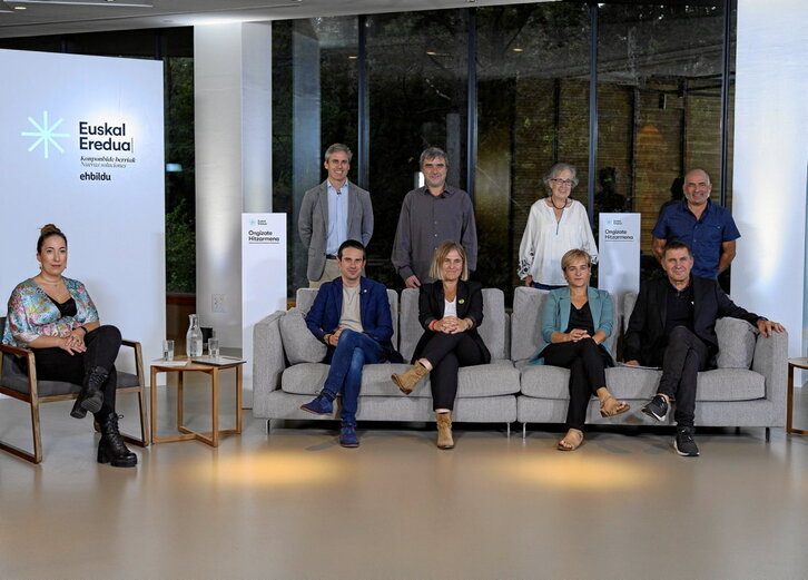 EH presentó en Donostia su propuesta de pacto de bienestar.