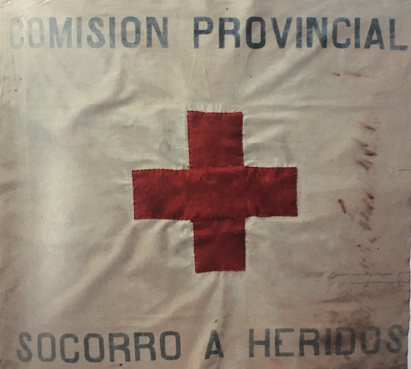 Bandera que habría estado en la batalla de Orokieta y que tiene rastros de sangre. (ARCHIVO DE CRUZ ROJA DE NAFARROA)