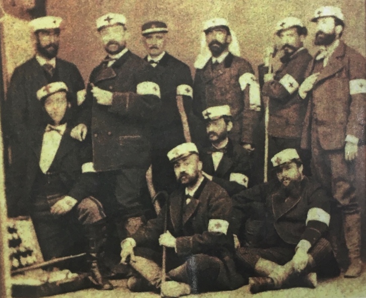 Integrantes del equipo sanitario de Cruz Roja de Nafarroa que intervinieron en la batalla de Orokieta