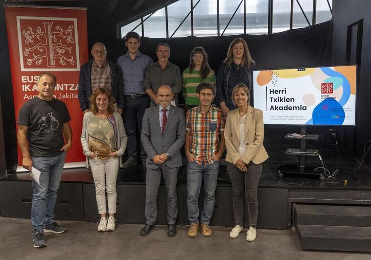 Ostegun honetan aurkeztu dute Herri Txikien Akademia Laudion.