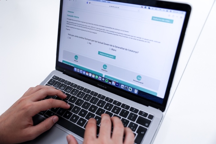 La militancia de Junts vota hasta este viernes para decidir si salen o no del Govern.