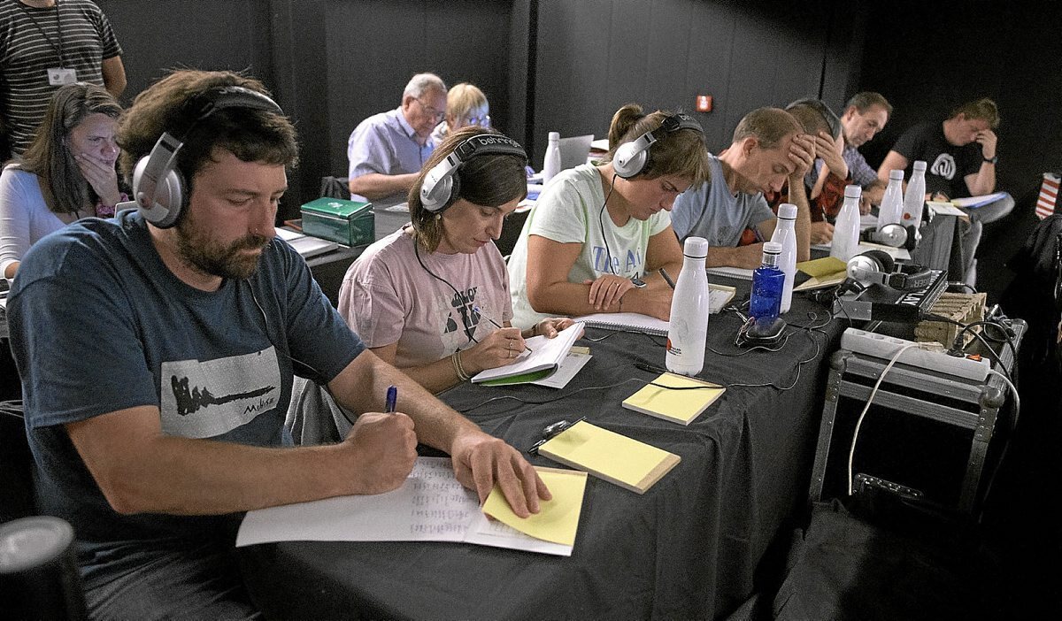 Aurtengo epaile taldea lan betean, duela aste batzuk, Getxon izandako saioan. (Alberto ELOSEGI)