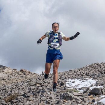  Maite Maiora, Skyrunning World Series zirkuituko lasterketa batean, jaitsieran kontzentratuta.