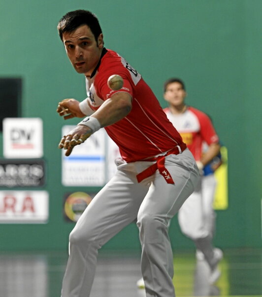 Danel Elezkano cuajó un partido más sólido.