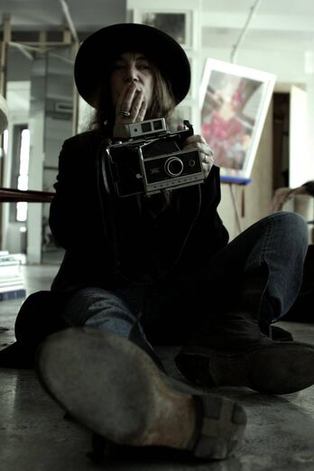 Patti Smith y su inseparable cámara polaroid Land 250.