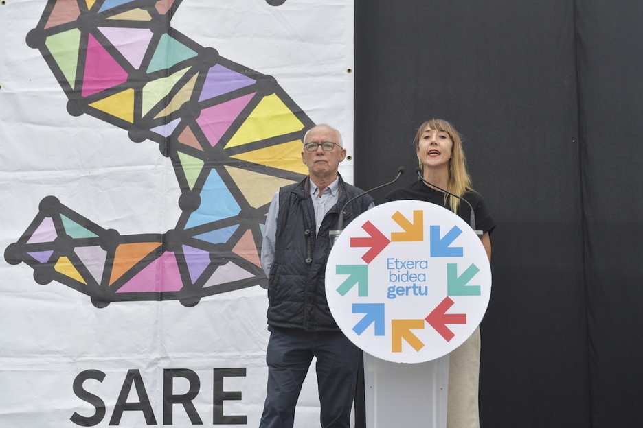 Joseba Azkarraga y Bego Atxa, en el acto que ha tenido lugar en Ilunbe.