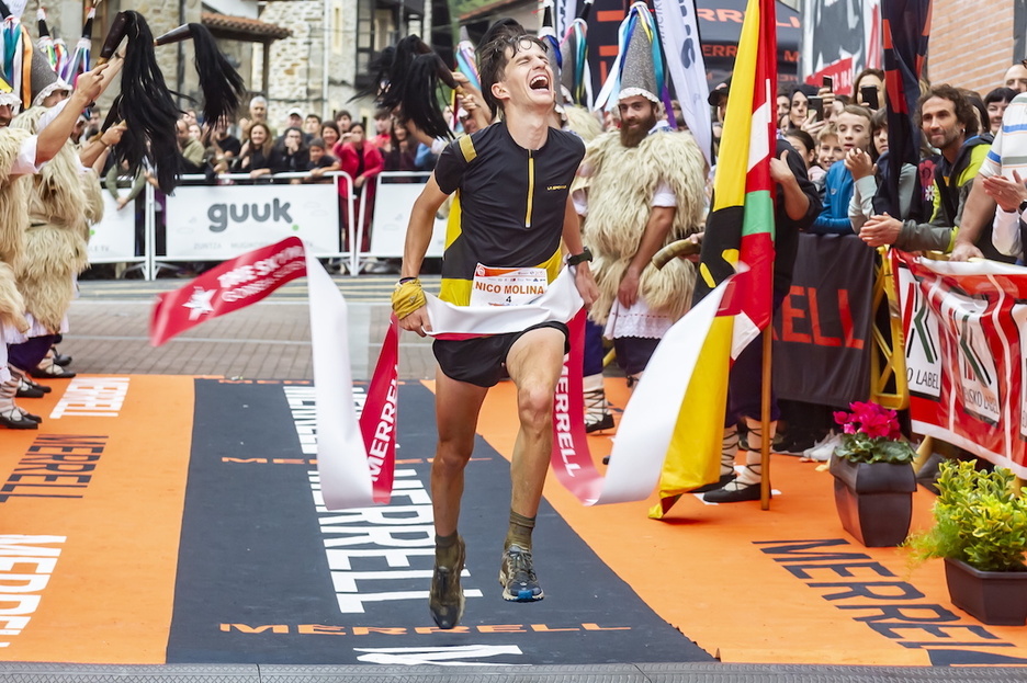 Gorbeia Suzien lasterketako irabazlea, Nico Molina, pozarren.