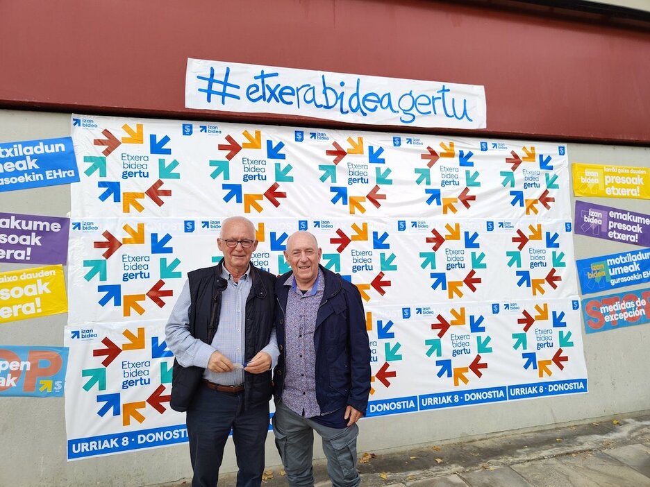 Joseba Azkarraga eta Alberto Spektorowski, Nazioarteko Kontaktu Taldeko kidea.