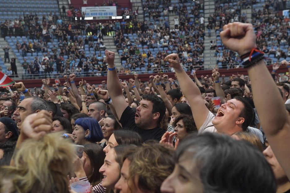 Jendea, dena ematen Su Ta Garren kontzertuan.