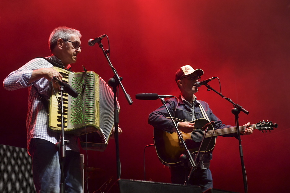 Josu eta Gari, Hertzainak taldekoak.