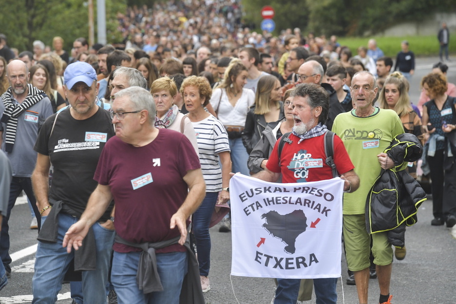 Manifestazioan jendetza bildu da.
