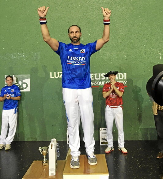 Eric Irastorza no pudo despedirse con la txapela.