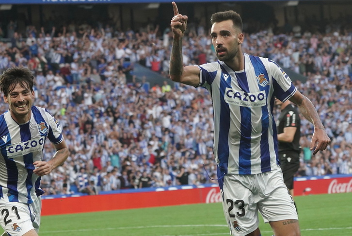 Brais Méndez celebra su sexto gol, quinto en Liga, que ha abierto el marcador.