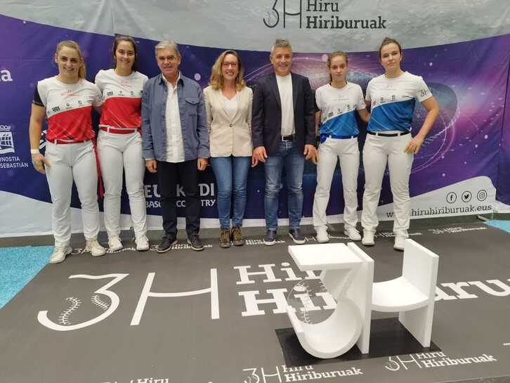 Las protagonistas de la segunda semifinal posan antes del partido.