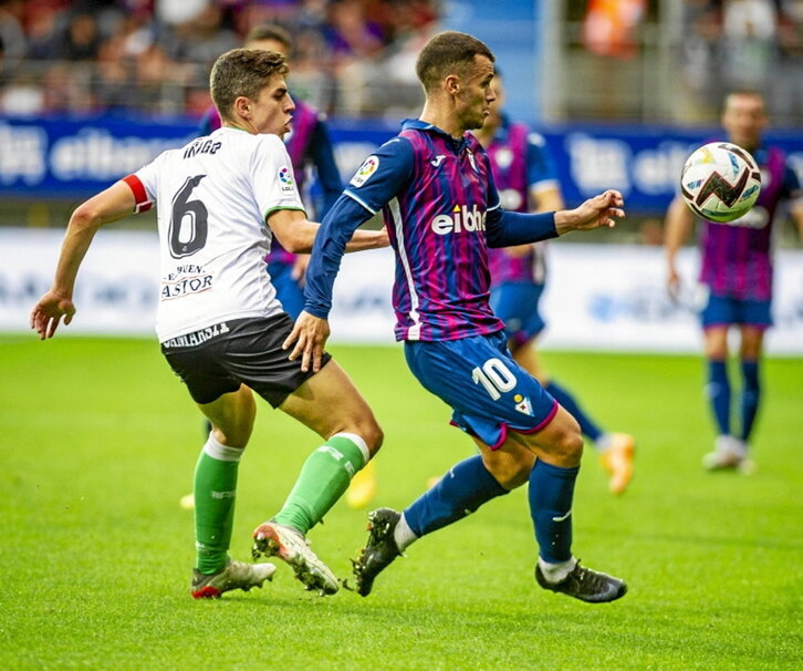 Aketxe deialdira itzul daiteke.