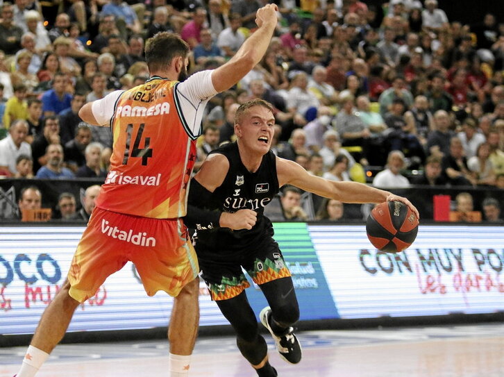 Hakanson mantuvo su fiabilidad desde los tiros libres en el tramo final.