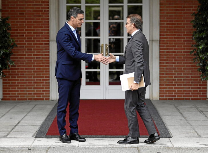 Pedro Sánchez y Alberto Núñez Feijóo, ayer en Moncloa.
