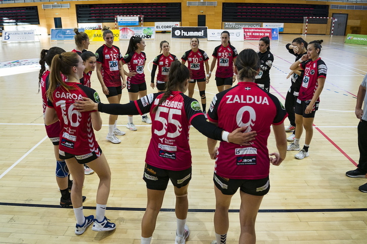 Zuazoko jokalariak Porriñoren aurkako partidan, Lasesarren jokaturikoa; 28-31 galdu zuten bizkaitarrek. 