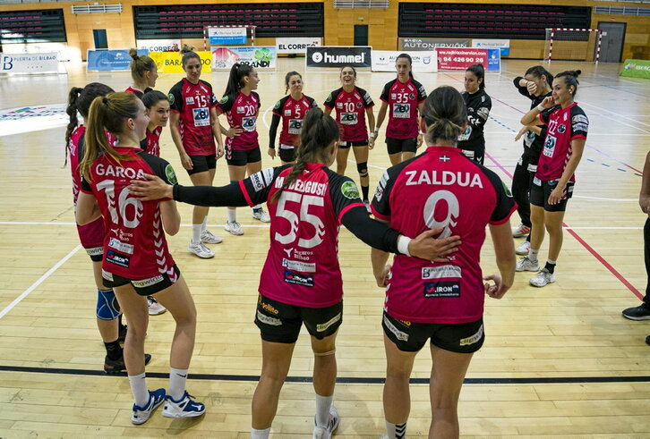 Zuazoko jokalariak Porriñoren aurkako partidan, Lasesarren jokaturikoa; 28-31 galdu zuten bizkaitarrek.