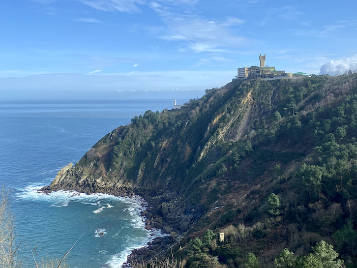 En la parte inferior de la imagen está la cala de Tximistarri, donde ha ocurrido el fatal suceso.