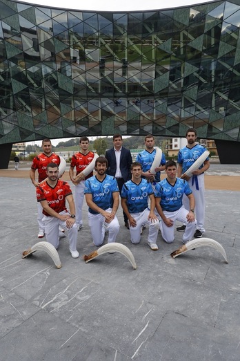 Txapelketan arituko diren pilotariak gaurko aurkezpenean.