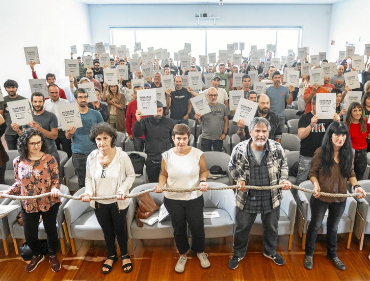 ELAk, LABek eta Kontseiluak atzo Bilbon egin zuten agerraldia.