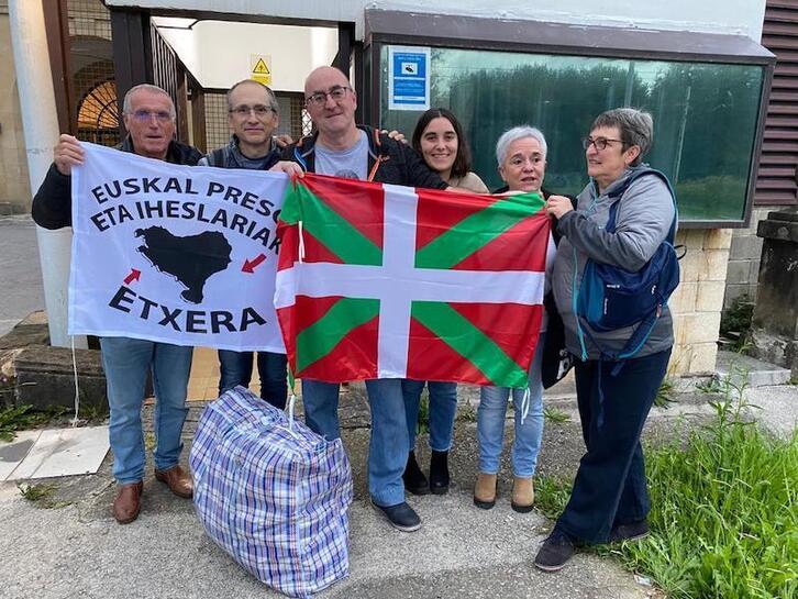 Karlos Apeztegia, Martutenetik ateratzeko unean.