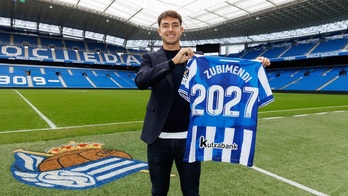 Martin Zubimendi, contento después de firmar su renovación con la Real hasta 2027.